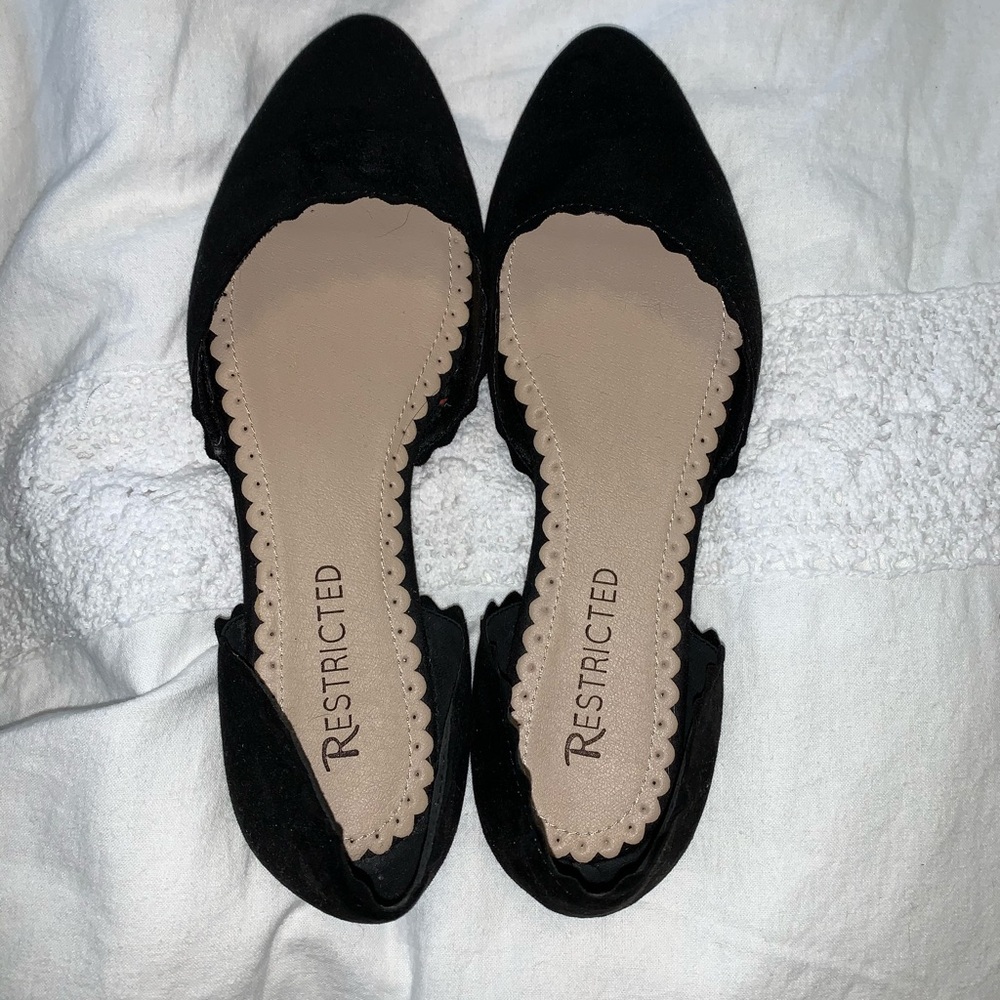 Restricted brand flats